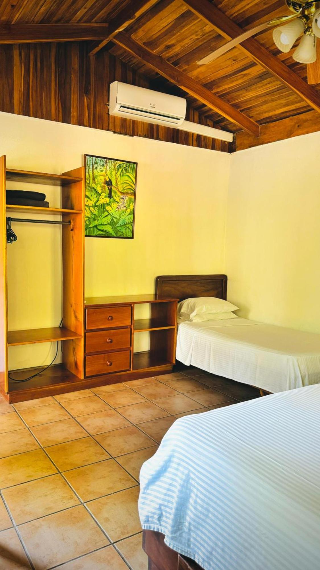 Mal Pais Surf Camp Hotell Playa Santa Teresa  Exteriör bild