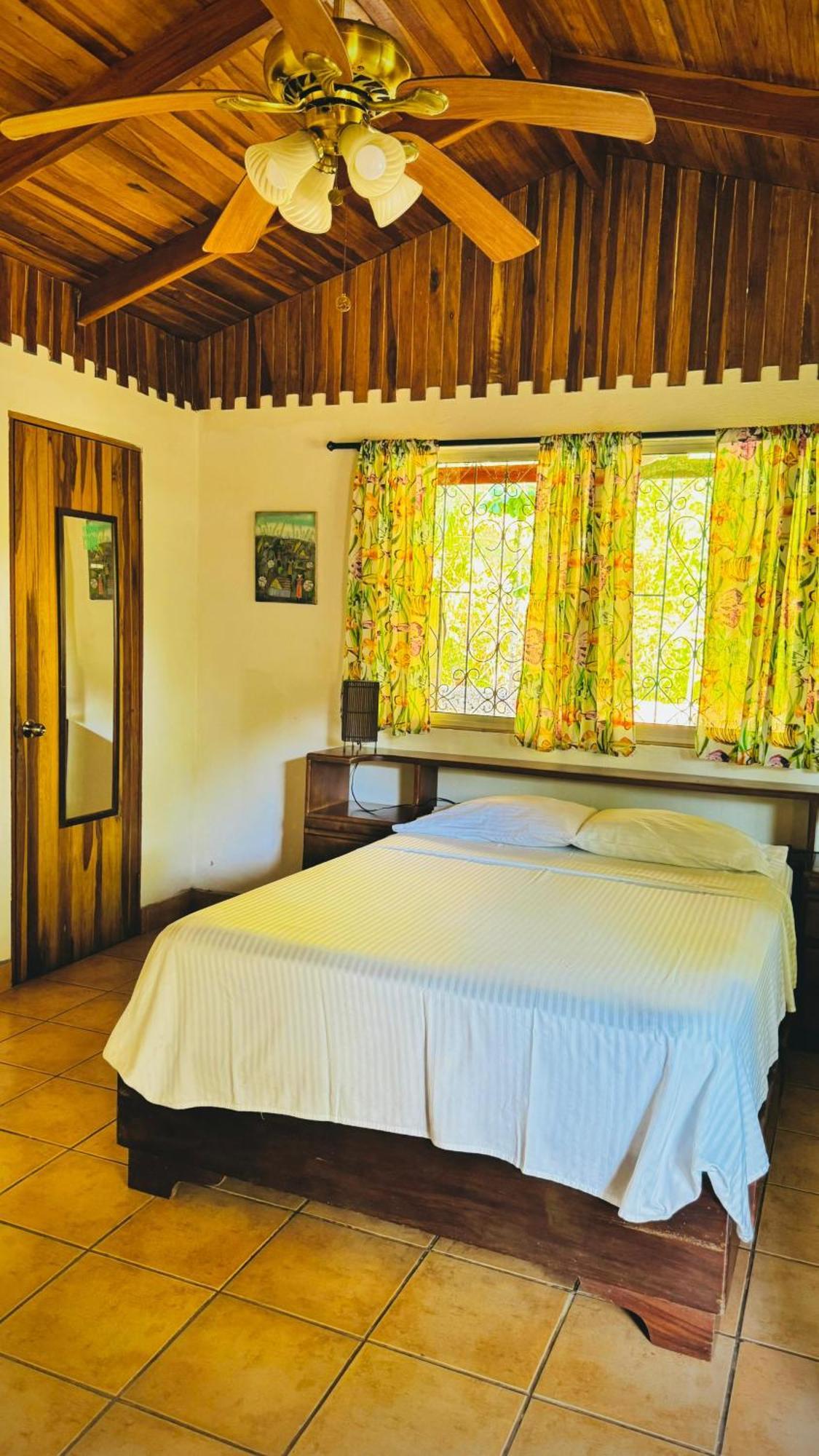 Mal Pais Surf Camp Hotell Playa Santa Teresa  Exteriör bild