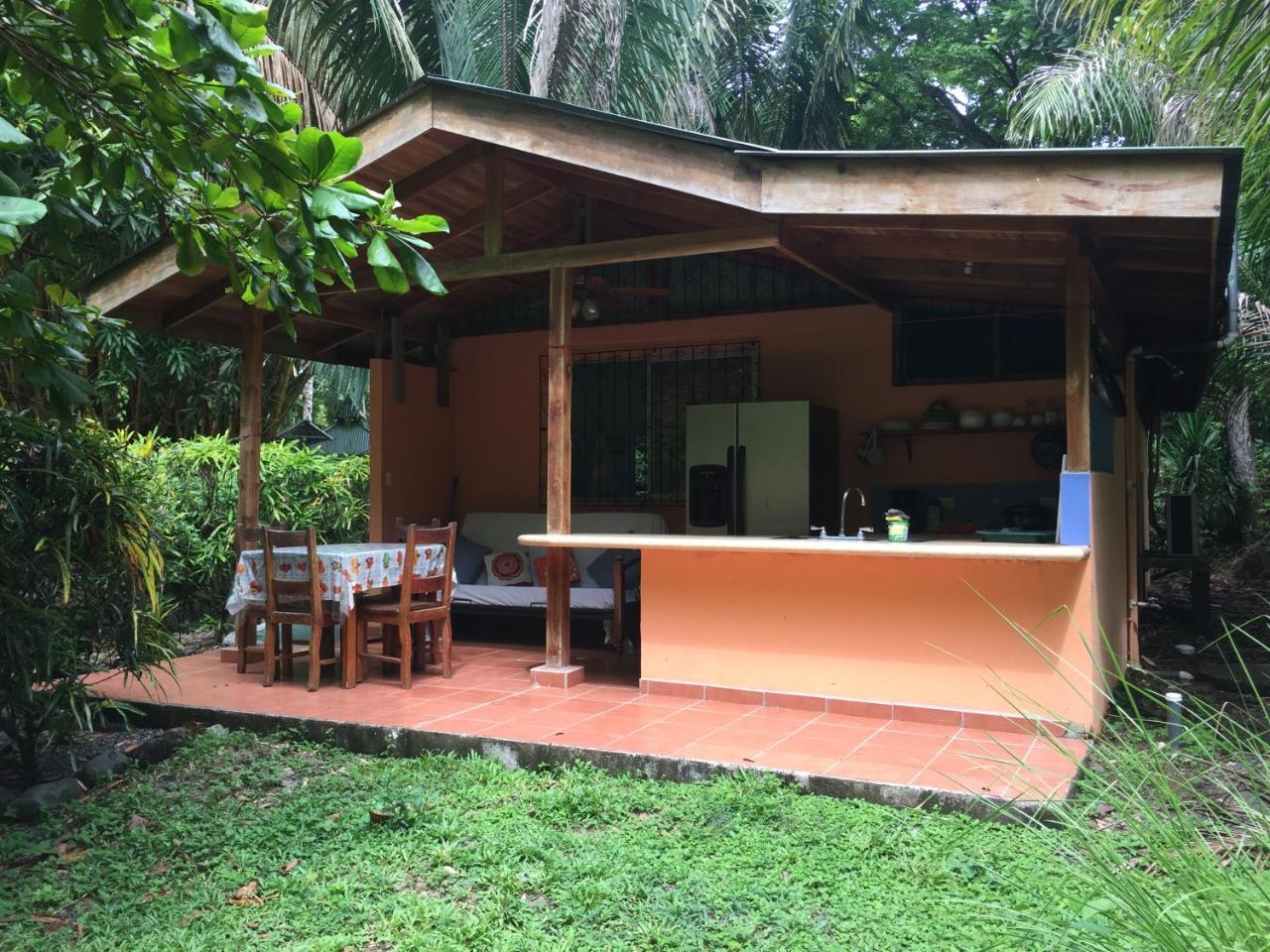 Mal Pais Surf Camp Hotell Playa Santa Teresa  Exteriör bild